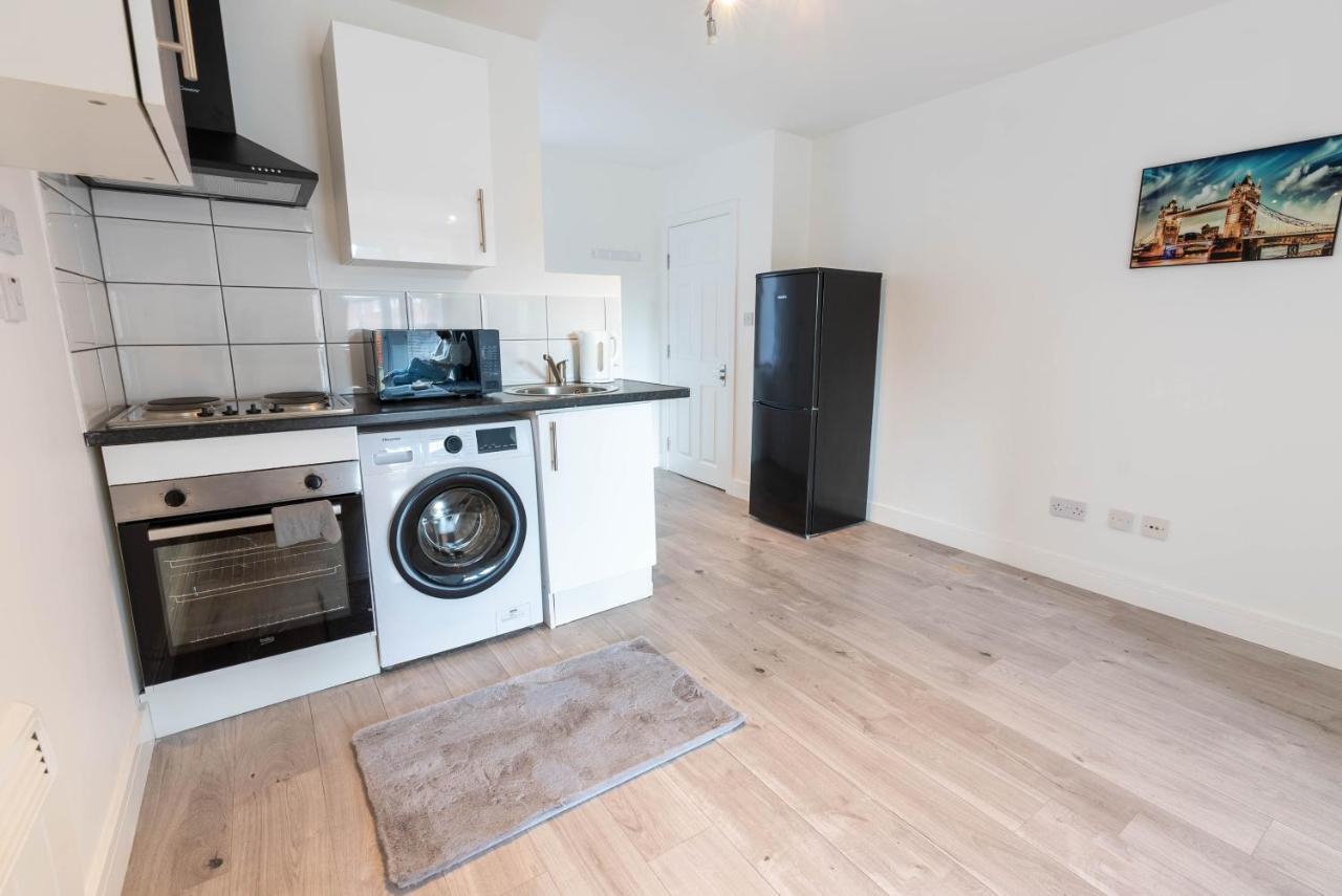 Flat 03 Studio Flat Near Aylesbury Station Free Parking Buitenkant foto